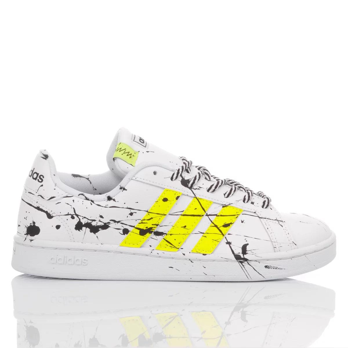 Adidas Woman: Customize your shoes!