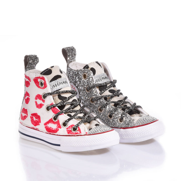 Converse Junior Kissing