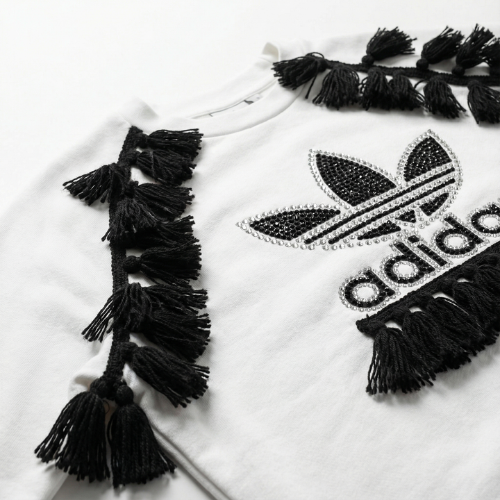 Felpa_adidas_bianca_con_swarovski_e_dettagli_neri