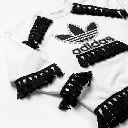 Felpa_adidas_bianca_con_swarovski_e_dettagli_neri