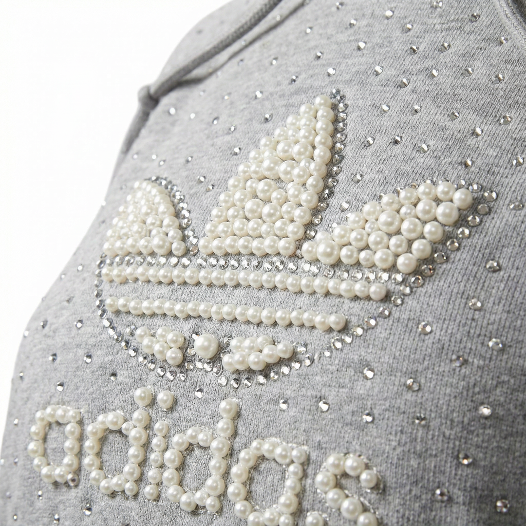 Grauer Adidas Kapuzenpullover Perlen & Swarovski
