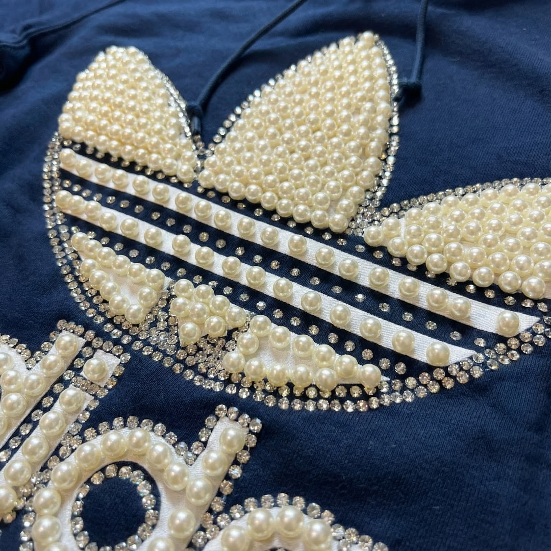 Niebieska bluza z kapturem Adidas Perły & Swarovski